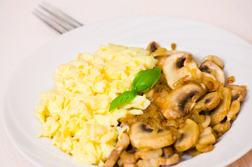 scrambled eggs with champignon mushrooms