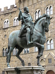Fototapeta na wymiar The equestrian statue of Cosimo I de Medici in Florence