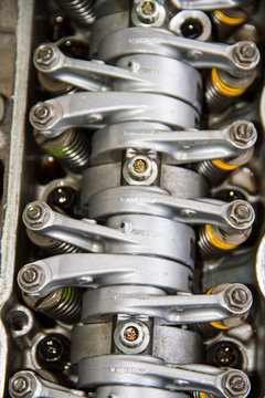 Camshaft close up, Four valve per cylinder system