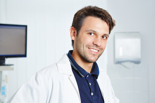 Portrait vom Arzt im Kittel