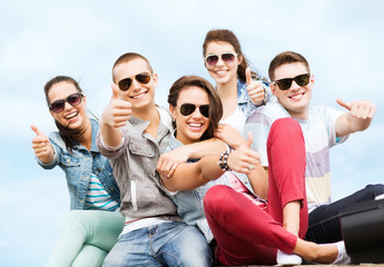 teenagers showing thumbs up