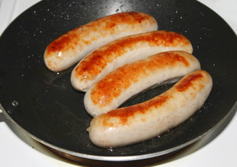 Bratwurst in der Pfanne