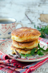 Cheese pancakes with vanilla and raisins