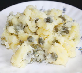 Karoffelsalat mit Kapern
