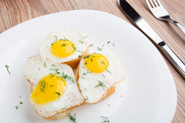 Fried quail eggs on baguette