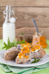 Bread with apricot and mint jam