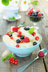 Russian cuisine: vareniki (appetizer from cottage cheese)