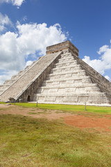 Fototapeta na wymiar Kukulkan świątyni. Chichén Itzá. Meksyk