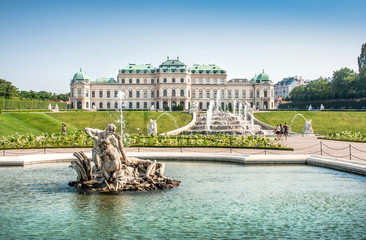 Famous Schloss Belvedere in Vienna, Austria - obrazy, fototapety, plakaty