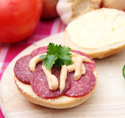 Salamibrötchen