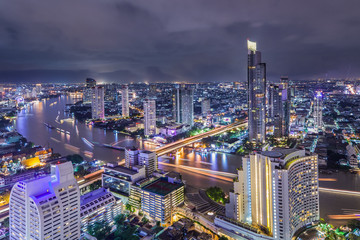 Fototapeta na wymiar Bangkok at dusk