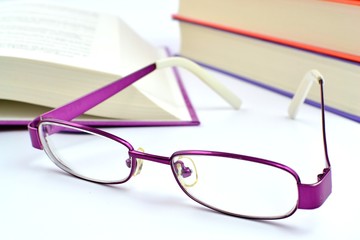 okulary i książki
