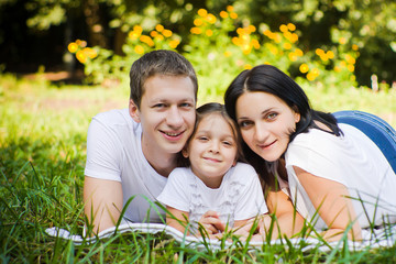 Fototapeta premium Family portrait in a park