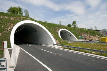 Fototapeta na wymiar Rozman Hill tunel na autostradzie A1 w Chorwacji