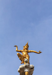 Fototapeta na wymiar Kinnari statue