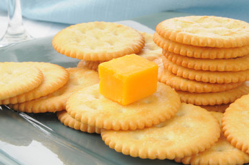Obraz na płótnie Canvas Cheese and crackers