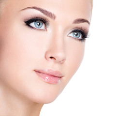 Naklejka premium portrait of beautiful white woman with long false eyelashes