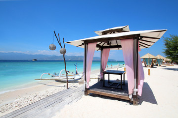 Iles Gili - plage avec gazebo