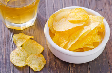 chips from potato with beer