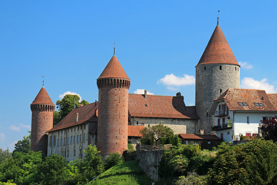 schloss chenaux in estavayer (schweiz)