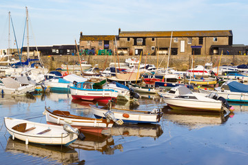 Fototapeta na wymiar Port Dorset Lyme Regis