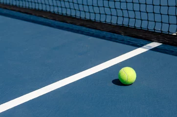 Fotobehang Tennis Ball on Court with Net © sharpshutter22