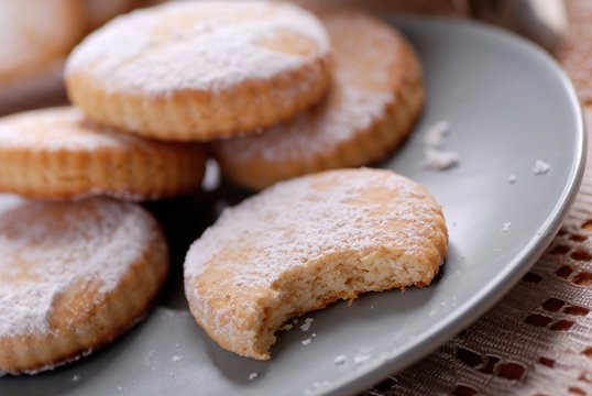 biscotti algerini con zuchero a velo - ricetta siciliana