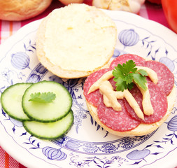Salamibrötchen