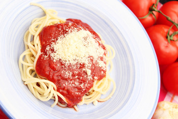 Nudeln mit Tomatensosse