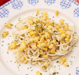 Nudelsalat mit Mais