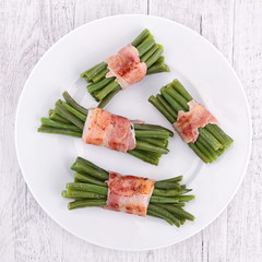 green bean wrapped in bacon