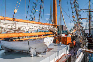 Obraz premium Rettungsboot eines großen Segelschiffes