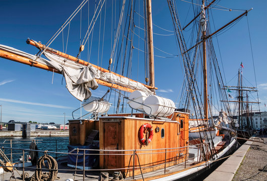 Gro&szlig;es, altes Segelschiff