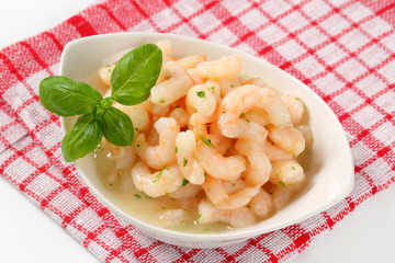 Shrimps with lemon butter sauce