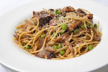 Spaghetti Pasta with Braised Lamb and Green Peas Dish