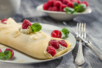 Strawberry pancakes sprinkled with icing sugar