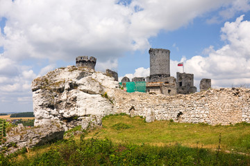 Fototapeta na wymiar Ogrodzieniec Castle, Poland.