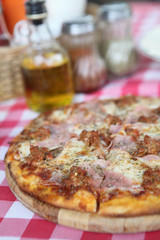 Pizza ham and mushroom