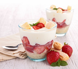 strawberry tirumisu