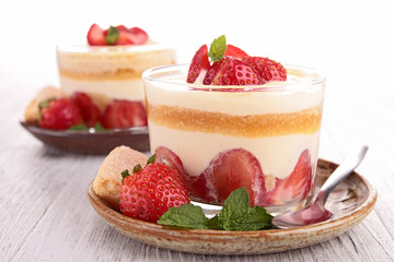 strawberry tirumisu