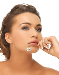 Naklejka premium woman diamond pendant in mouth