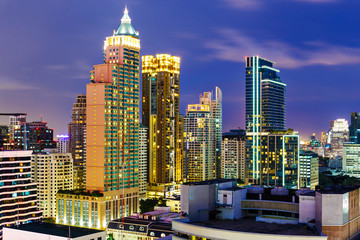 Naklejka premium Bangkok skyline at night
