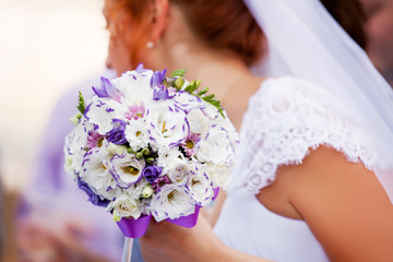 Obraz na płótnie Canvas wedding flowers and rings