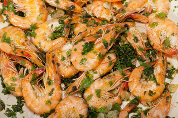 Fried shrimps with the garlic and the parsley