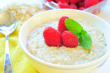 Raspberries Oatmeal Porridge Bowl