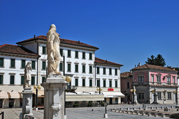 Fototapeta na wymiar Palmanova in Friuli, Piazza Grande e duomo - Udine