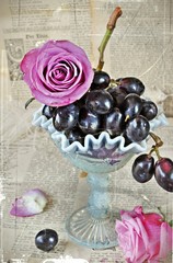Trauben und Rosen