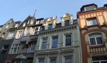 Historische Häuserzeile in der Kieler Schlossstraße  e