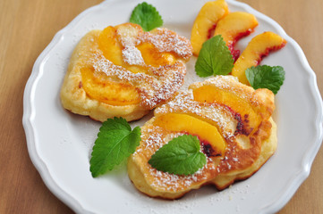 Pancakes mit Pfirsichen