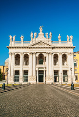 Fototapeta na wymiar Rzym, San Giovanni katedra, fasada i plac